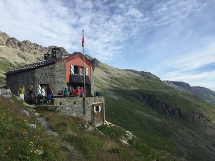 Alpines Bergwandern und Meditation in der Schweiz