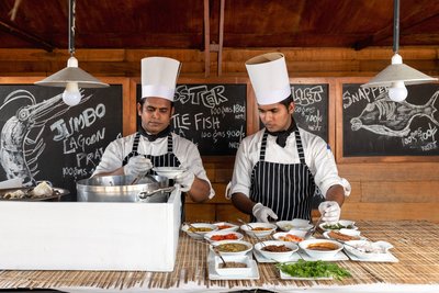 Bedienen Sie sich am reichhaltigen Buffet