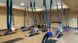 yoga-urlaub-portugal-feel-viana-aerial-yoga Üben Sie Aerial Yoga