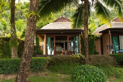 Die umweltfreundlichen Bungalows mit Blick auf das Meer