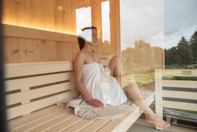 Der großzügige Sauna-Bereich lädt zum entspannen ein
