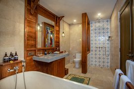 Das Badezimmer der Premiere Suite