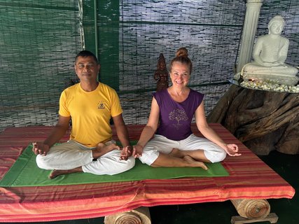 Tägliches Yoga unterstützt die Ayurveda-Kur