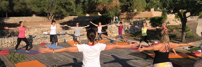 Morgendliche Yoga Stunde bevor es zum leckeren Frühstück geht