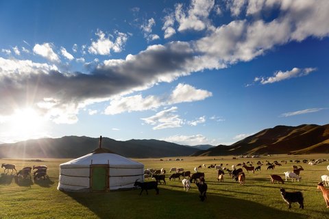 Entdecken Sie die ursprüngliche, wilde Weite der mongolischen Steppen auf unserer Mongolei Rundreise