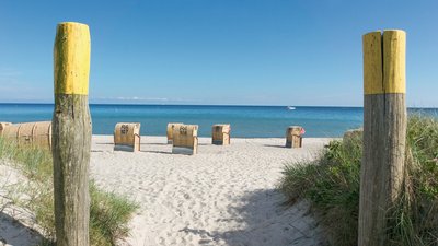 Der lange weiße Sandstrand lädt während Ihrer Yoga Reise zu Erholung und Strandspaziergängen ein