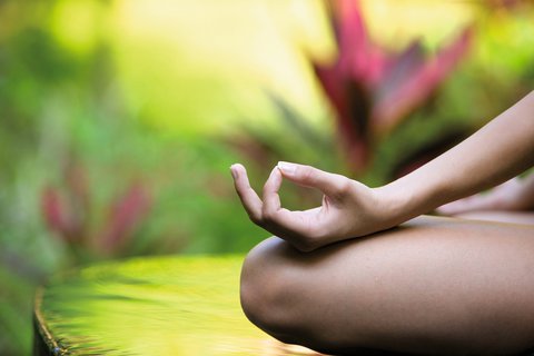 Entspannen Sie bei einer Meditation auf Ihrer NEUE WEGE-Reise