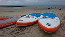yoga-urlaub-deutschland-baltrum-naturhotel-sup-strand Der breite Strand Baltrums lädt ein zu lange Spaziergänge oder zum SUP-Yoga