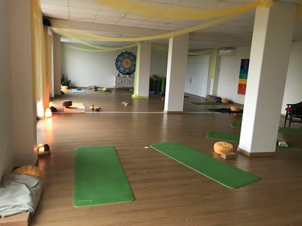 Der gut ausgestattete Yogaraum in der Villa Garulli