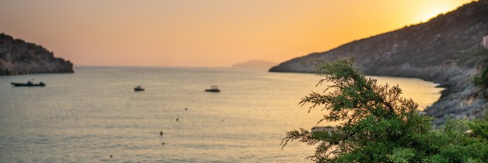 Das Meer in Griechenland bei Sonnenuntergang
