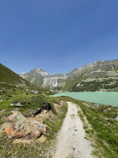 Die Wanderwege führen am schönen Rifflesee vorbei