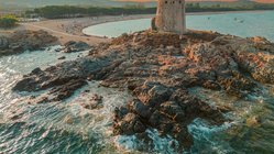 yoga-urlaub-italien-sardinien-hotel-galanais-strand-torre-di-bari Genießen Sie den Sonnenuntergang am Strand Siziliens