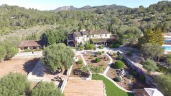spanien-mallorca-yoga-finca-son-mola-vell Die Finca Son Mola Vell ist aus der Luft ebenso anmutig wie vor Ort