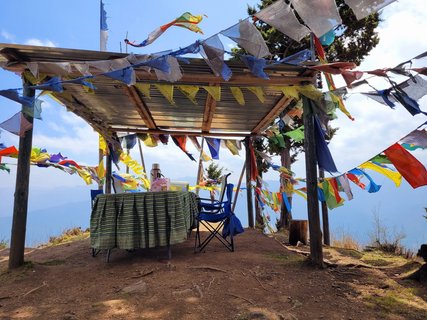 Mittagsessen mit unglaublichen Ausblick auf dem Paro Bumdra Trek