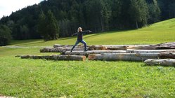 Deutschland Ifenblick Marion Schuster Yoga Eine erfrischende Yogaeinheit genoss Marion Schuster inmitten der Allgäuer Berge