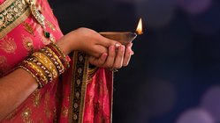 Indien, Zeremoni, Lampe_iStock_000039699242_Full_© szefei Indische Zeremonie