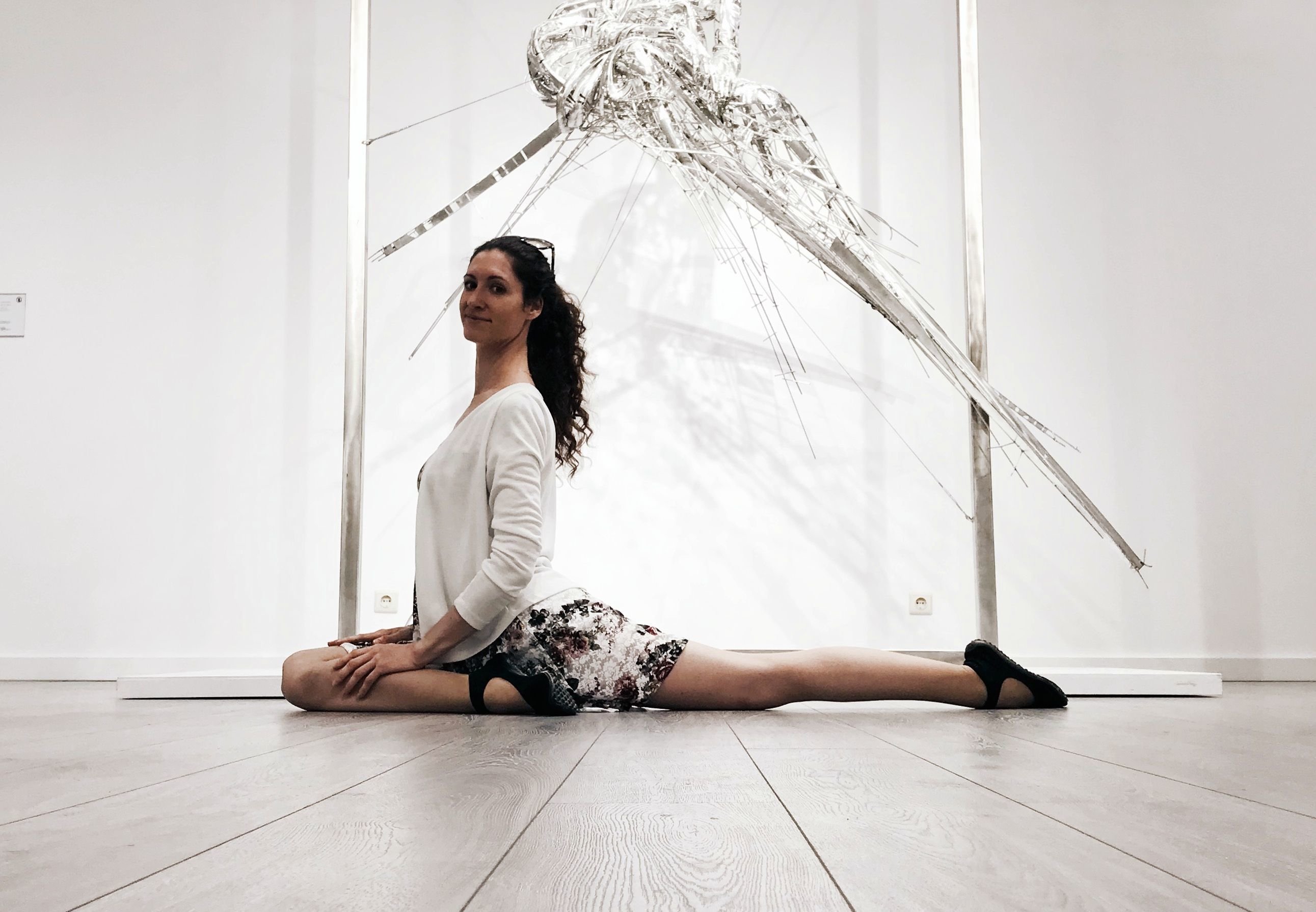 Katia Miko Ramelow in der Yoga-Asana "die Königstaube"