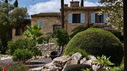 yoga-reisen-spanien-mallorca-finca-son-mola-vell-haus Die wunderschöne Finca im Sonnenschein