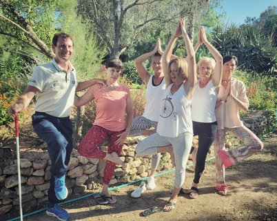 Die Yoga Gruppe fühlt sich wohl im Seminarcenter Ibiza Moving Arts