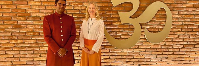 Dr. Vignesh Devraj und Katharina Hegemann bei Ayurveda Abend Berlin