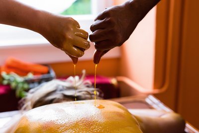 Genießen Sie authentisches Ayurveda in Deutschland mit original indischen Kräutern und Ölen