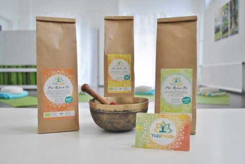 Gönnen Sie sich eine kleine Auszeit mit den bio Teemischungen von YogaFREUDE