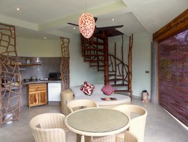 Der gemütliche Wohn-Ess-Bereich in einer der Bendega Villen