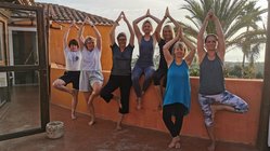 yoga-urlaub-italien-sardinien-hotel-galanias-gruppe Strahlende Yogis im Hotel Galanias