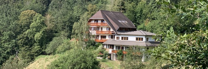 Ein Haus am Waldrand