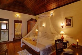 In den Zimmer Somatheeram Ayurveda Beach Resort spüren Sie den Charme der traditionellen Architektur Keralas 
