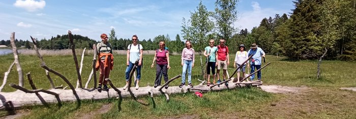 Die Yogis bei einer Wanderung