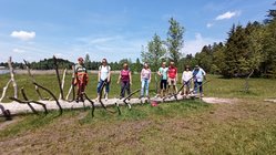 yoga-urlaub-deutschland-bio-seminarhaus-seinz-gruppe-natur Die Yogis bei einer Wanderung
