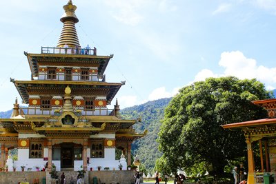 Die vierstöckige Stupa im Punakha-Tal in Bhutan