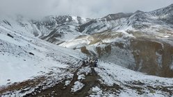 asien-reisen-nepal-dolpo-schnee-berge Weiße Gipfel in Nepal