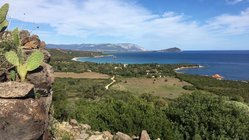 yoga-urlaub-sardinien-hotel-galanias-ausflug-berge-meer Auf Ausflügen auf Sardinien das Panorama bis hin zum blauen Meer genießen