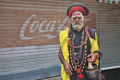 Ein Pilgerer in der heiligen Stadt Haridwar