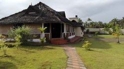 ayurveda-kuren-reisen-indien-meiveda-beach-resort-chalets Die typisch keralesisch erbauten Chalets des Meiveda Ayurveda Resorts