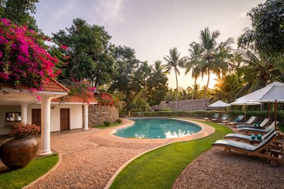 Sonnenuntergang am Pool des Somatheeram Ayurvedic Health Resort