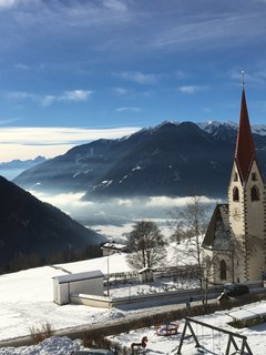Blick auf das verschneite Sand in Taufers 