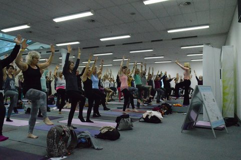 Machen Sie mit bei unserer Yoga-Stunde auf der Yoga World in München