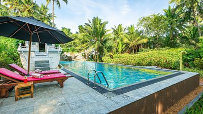 Abkühlen im großzügigen Pool