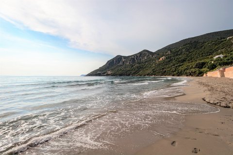 nach dem Yoga ein Spaziergang am weiten Sandstrand