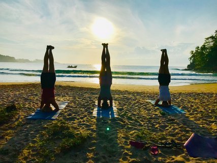 Gibt es einen schöneren Ort zum Yoga praktizieren als am Meer. 
