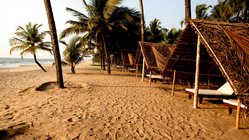 -kuren-indien-kerala-nattika-beach-resort-strand-meer Gönnen Sie sich eine kleine Auszeit am wunderschönen langen Sandstrand