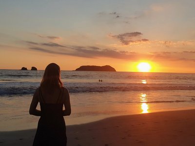 Majestätischer Sonnenuntergang über dem Meer