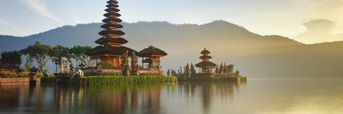Erleben Sie die magische Atmosphäre um den bedeutenden Wasser-Tempel Pura Ulun Danu Bratan