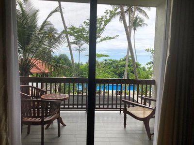 Die meisten Zimmer des Surya Lanka Rekawa bieten einen Meerblick