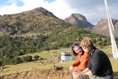 Bhutan, das bedeutet prächtige Tempel, beeindruckende Bergpässe und freundliche Menschen.