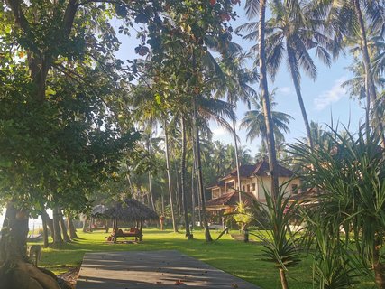 Die wundervoll begrünte Anlage des Holiway Garden Resorts