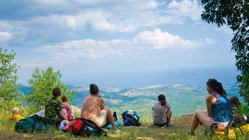 Wandergruppe Europa _ iStock _ 8443942_© toxawww Gemütliche Rast mit Aussicht